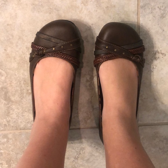 Brown flats! - Picture 4 of 6